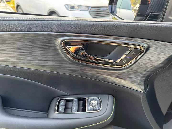 Фото 9 - Roewe RX5