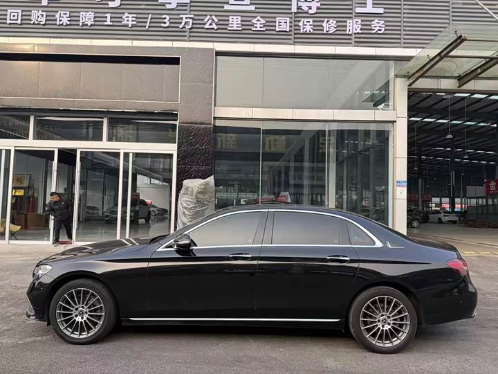 Фото 3 - Mercedes-Benz E-Class