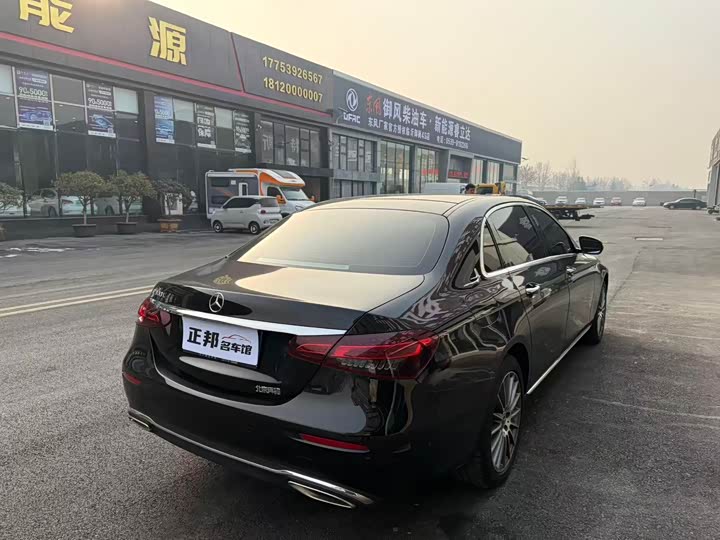 Фото 5 - Mercedes-Benz E-Class