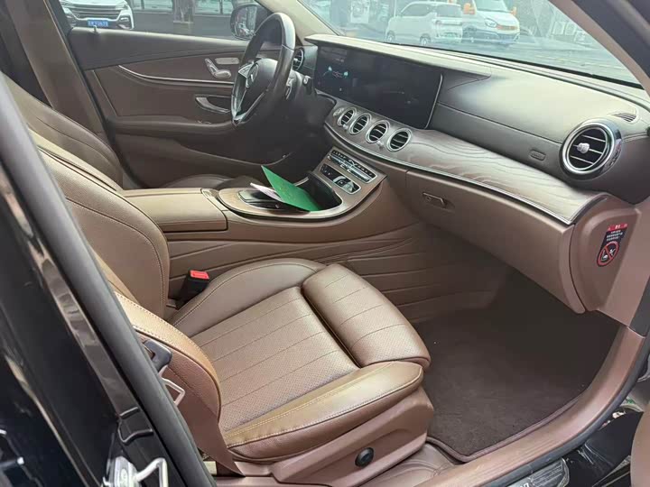 Фото 7 - Mercedes-Benz E-Class