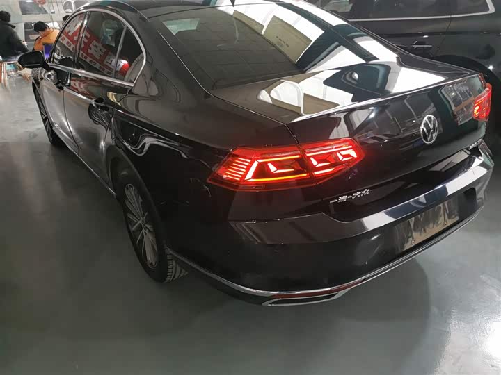 Фото 5 - Volkswagen Magotan