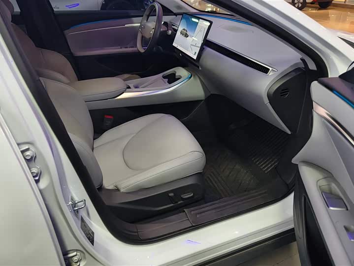 Фото 8 - XPeng Mona M03