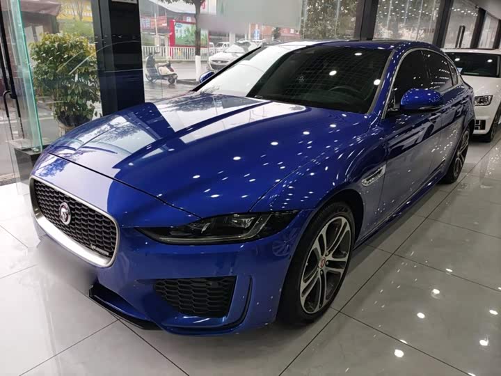 Фото 2 - Jaguar XE L
