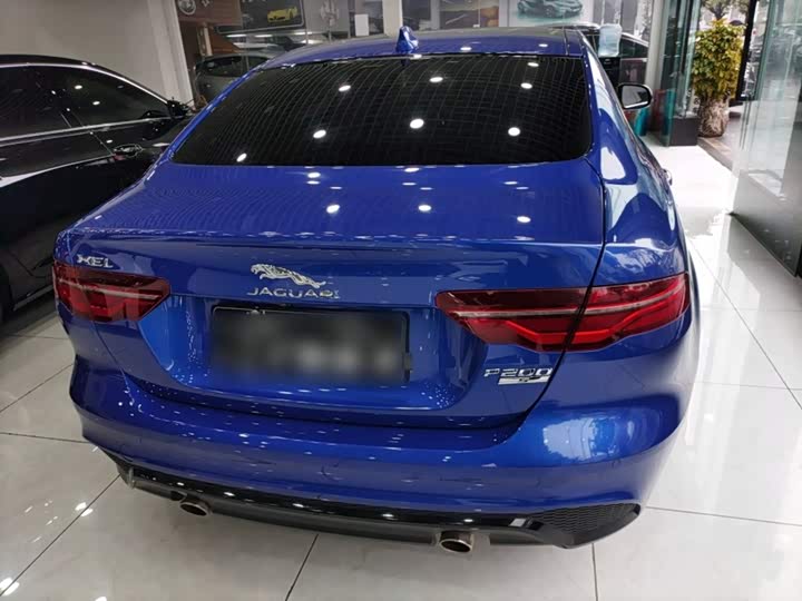 Фото 6 - Jaguar XE L