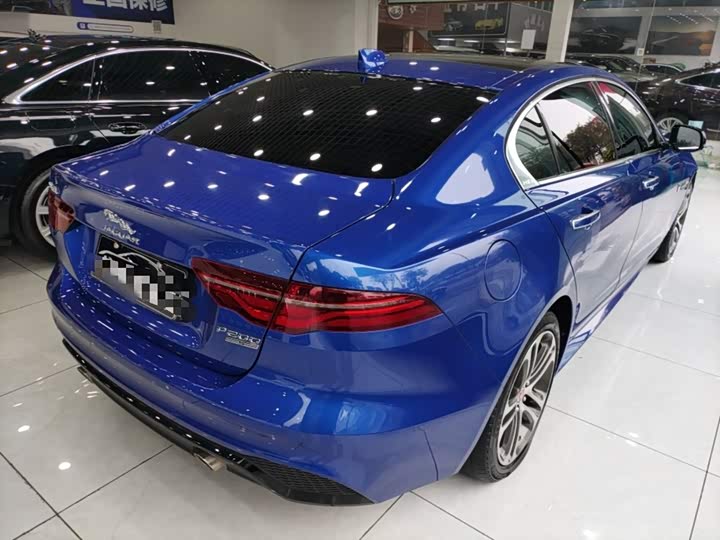 Фото 7 - Jaguar XE L