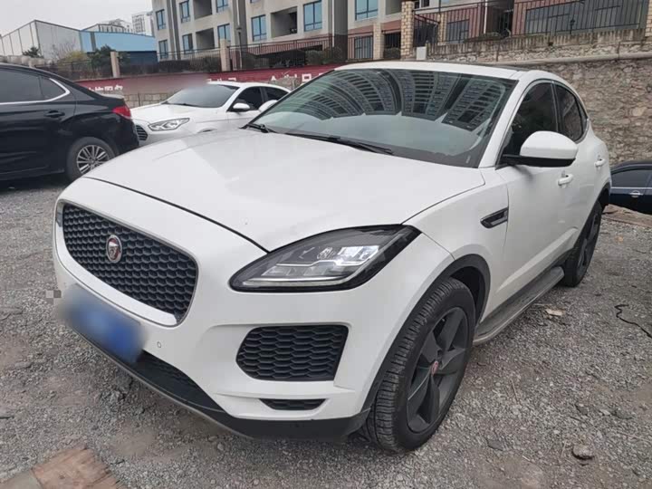 Фото 2 - Jaguar E-Pace