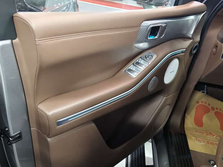 Фото 4 - Tank 700 Hybrid