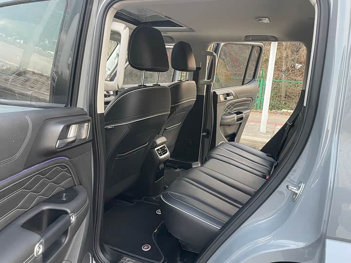 Фото 9 - Tank 300