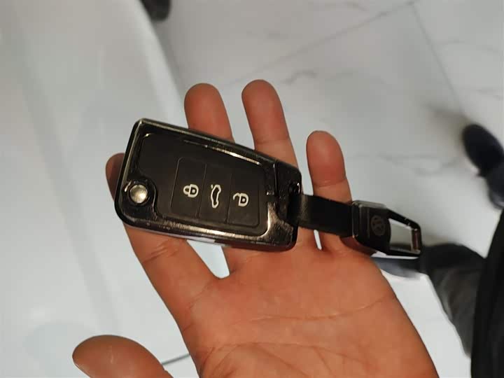 Фото 9 - Volkswagen Sagitar L