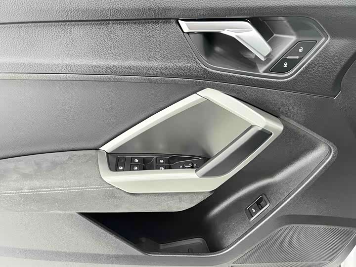 Фото 8 - Audi Q3