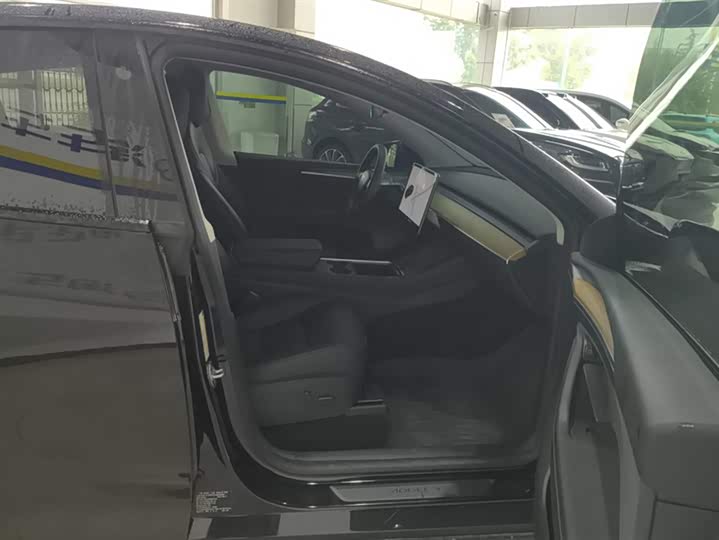 Фото 8 - Tesla Model Y