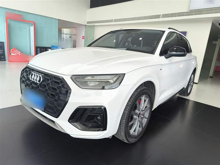 Фото 1 - Audi Q5L