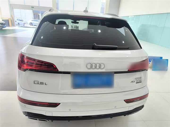 Фото 6 - Audi Q5L