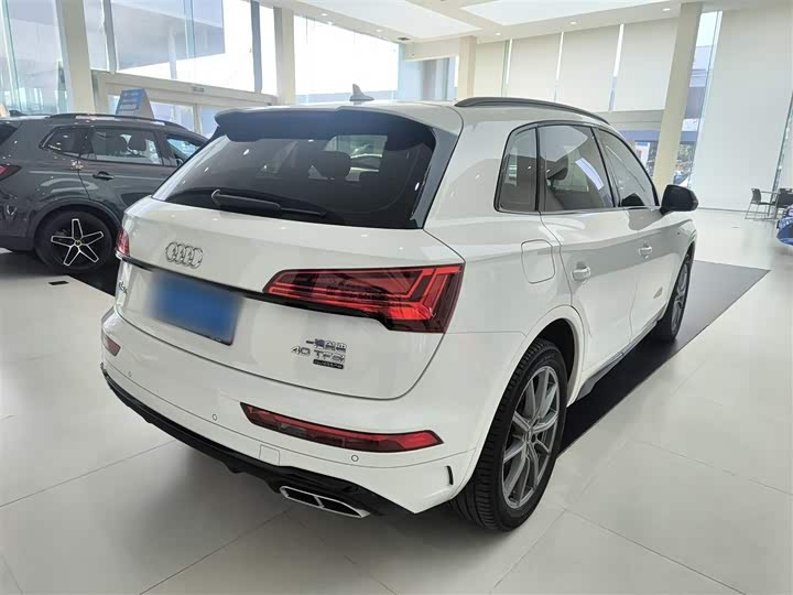 Фото 7 - Audi Q5L