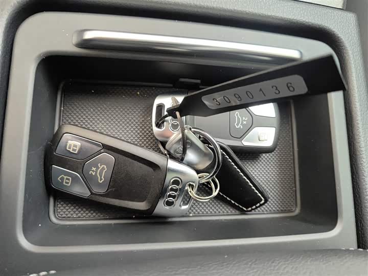 Фото 9 - Audi Q5L