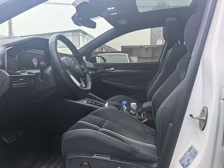 Фото 5 - Volkswagen Golf