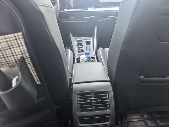 Фото 9 - Volkswagen Golf