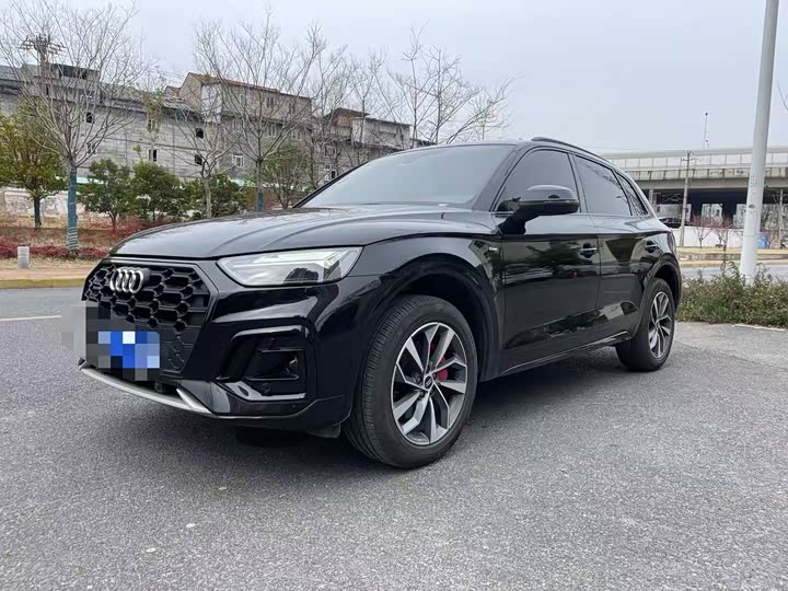 Фото 1 - Audi Q5L