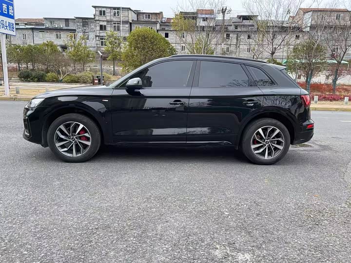 Фото 8 - Audi Q5L