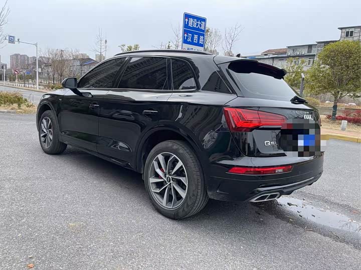 Фото 9 - Audi Q5L