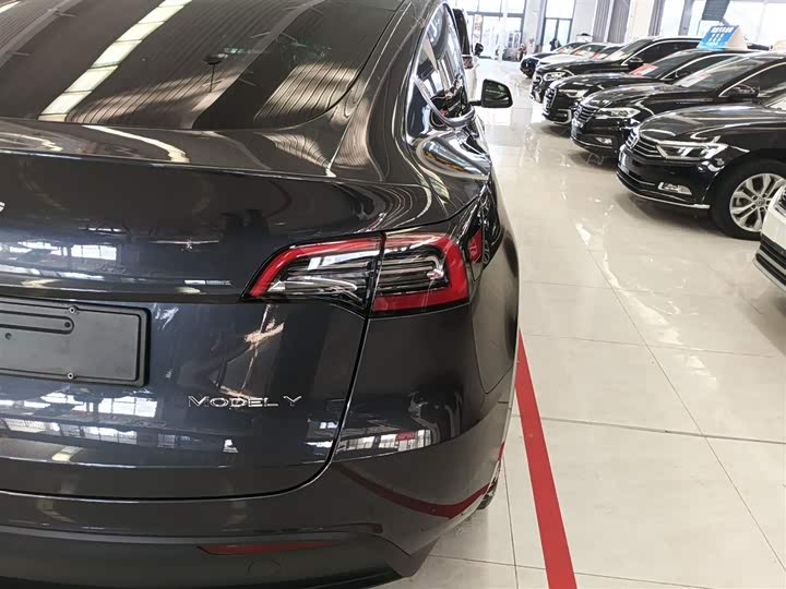 Фото 8 - Tesla Model Y
