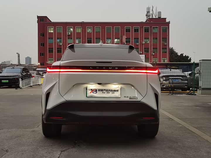 Фото 7 - Lexus RZ