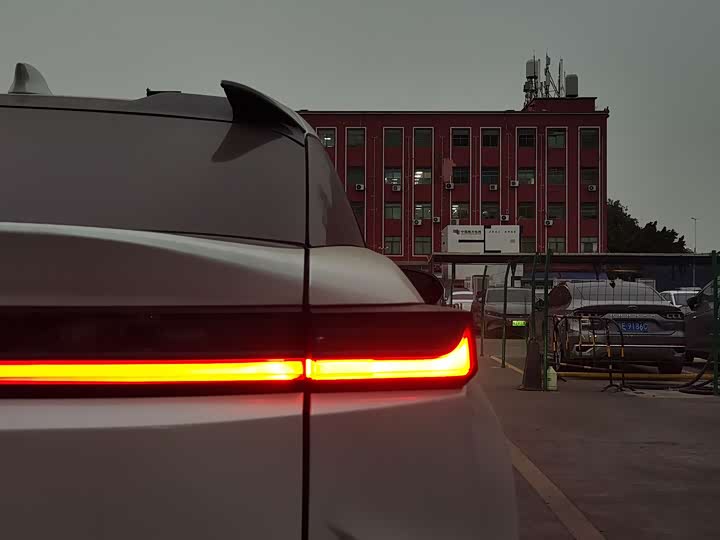 Фото 9 - Lexus RZ