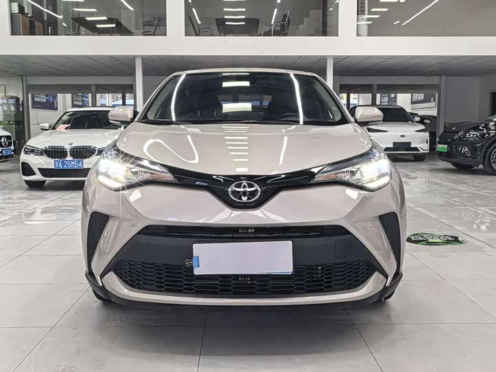 Фото 2 - Toyota C-HR