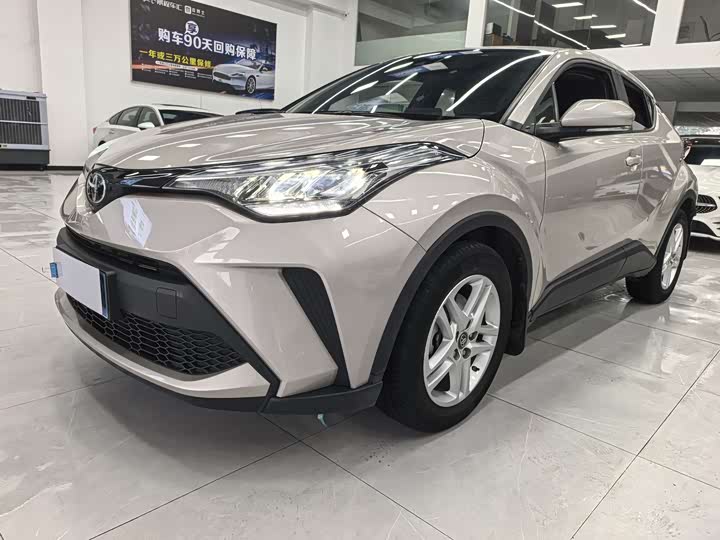 Фото 4 - Toyota C-HR
