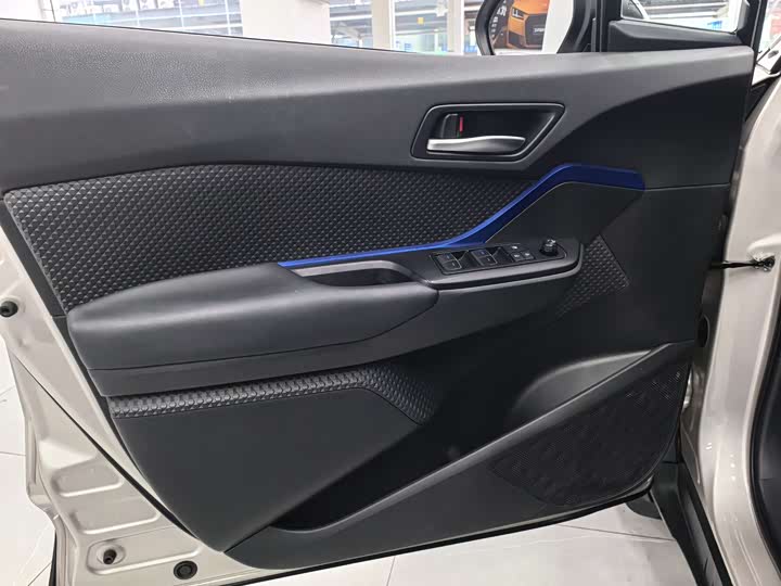 Фото 5 - Toyota C-HR