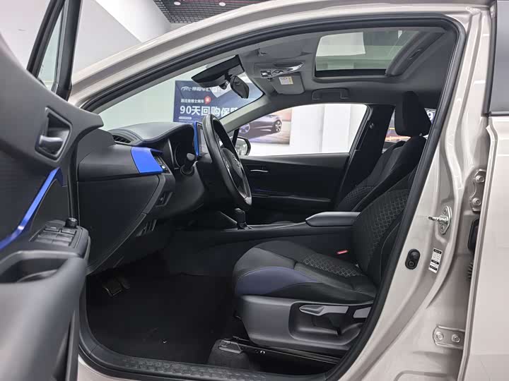 Фото 6 - Toyota C-HR