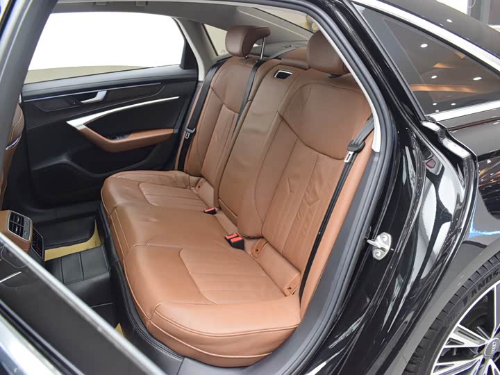 Фото 9 - Audi A6L