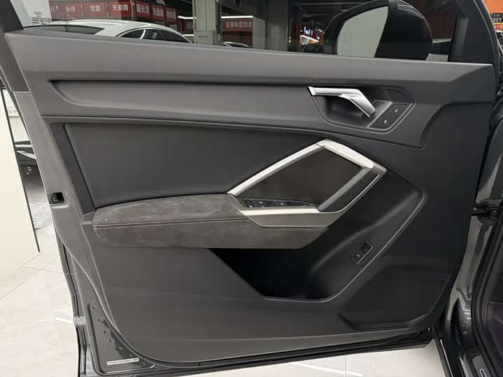 Фото 9 - Audi Q3