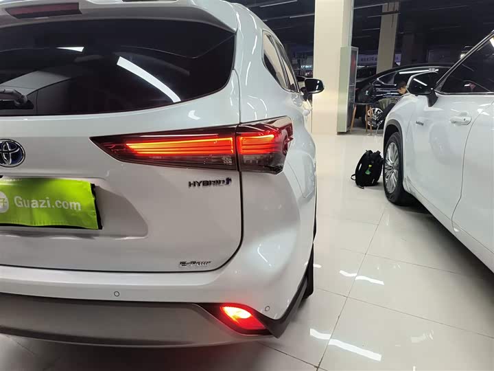 Фото 8 - Toyota Highlander