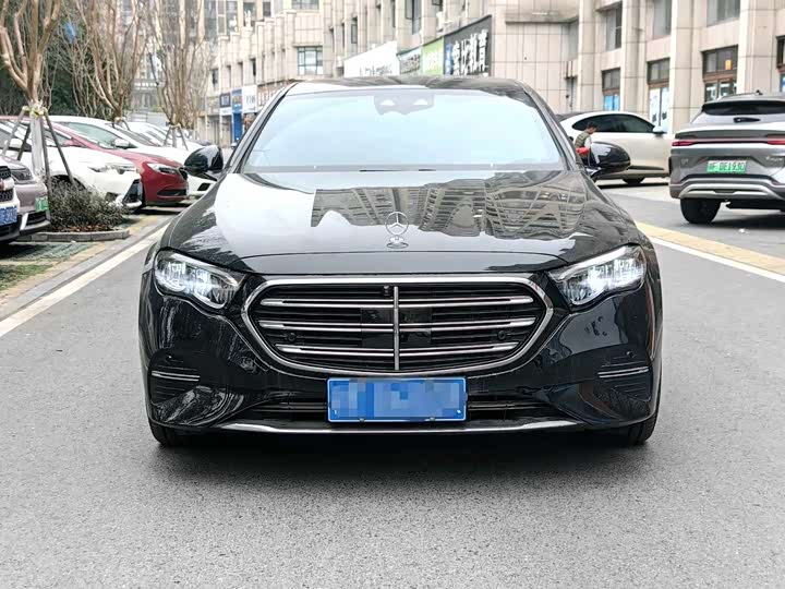 Фото 2 - Mercedes-Benz E-Class