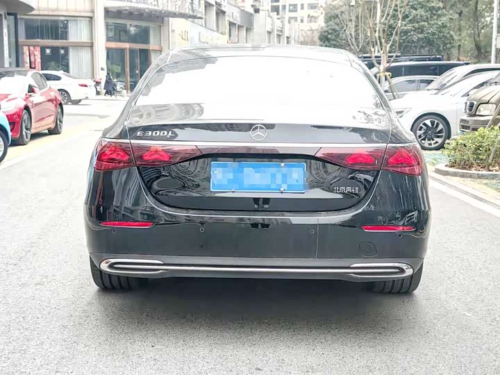 Фото 5 - Mercedes-Benz E-Class