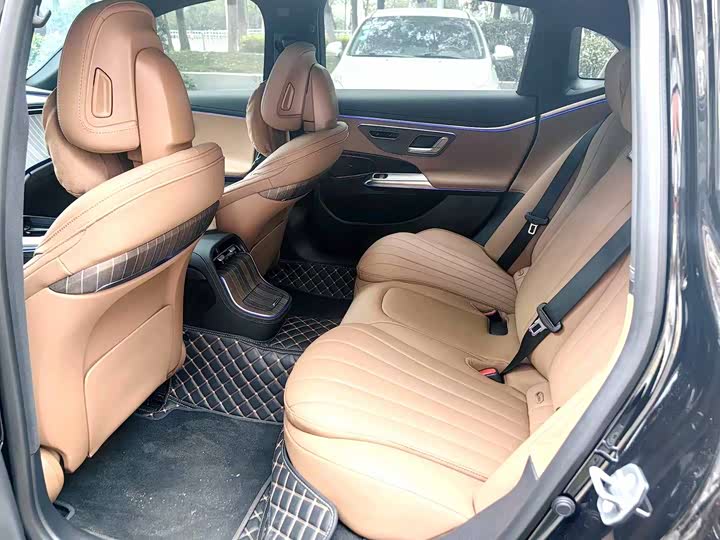 Фото 6 - Mercedes-Benz E-Class