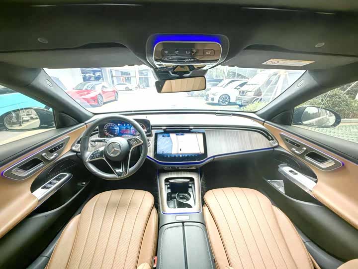 Фото 7 - Mercedes-Benz E-Class