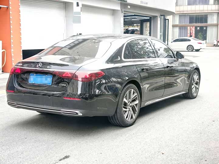 Фото 9 - Mercedes-Benz E-Class