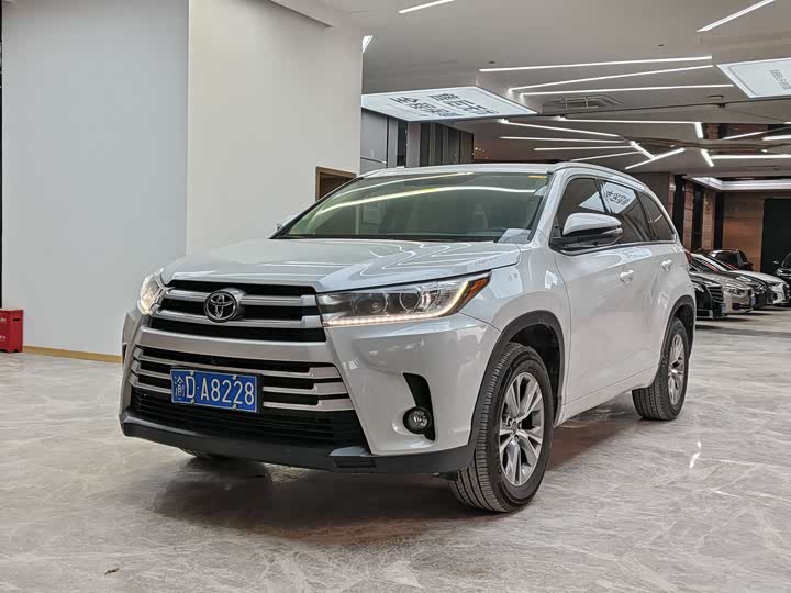 Фото 1 - Toyota Highlander