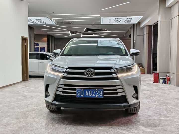 Фото 2 - Toyota Highlander