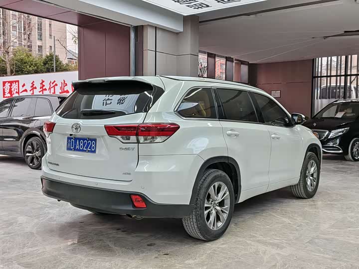 Фото 6 - Toyota Highlander