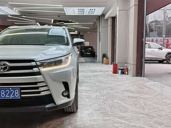 Фото 8 - Toyota Highlander