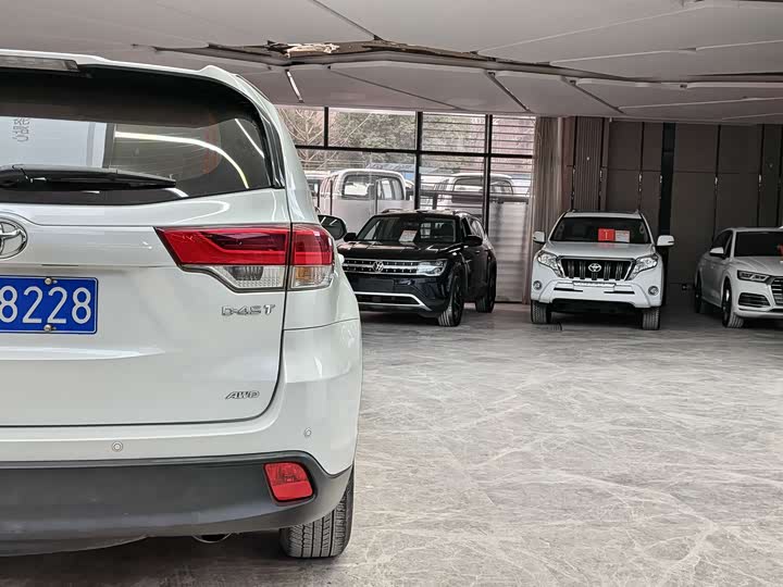 Фото 9 - Toyota Highlander