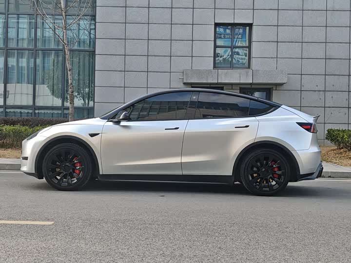 Фото 3 - Tesla Model Y