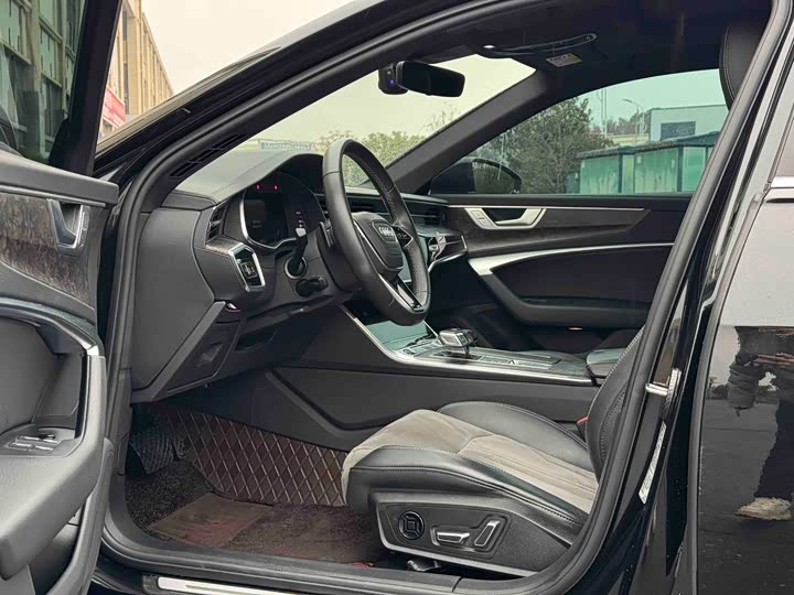 Фото 4 - Audi A6L