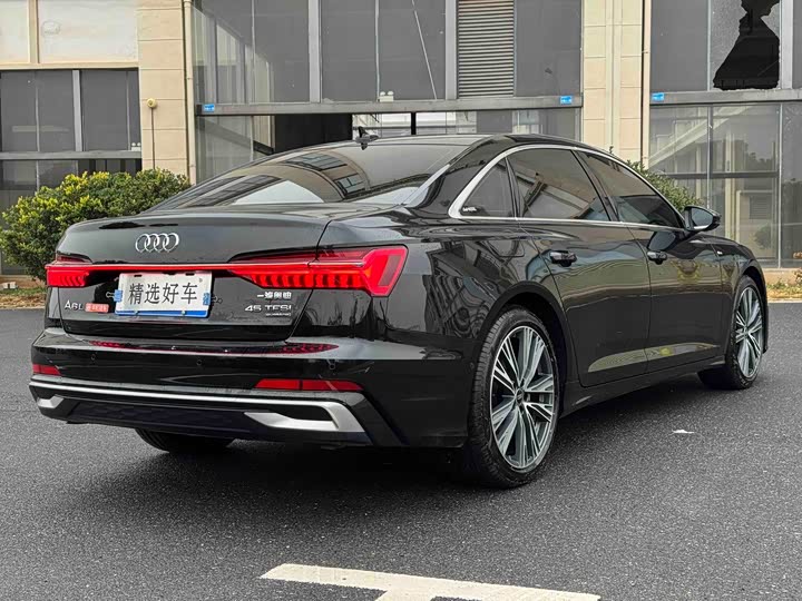 Фото 9 - Audi A6L