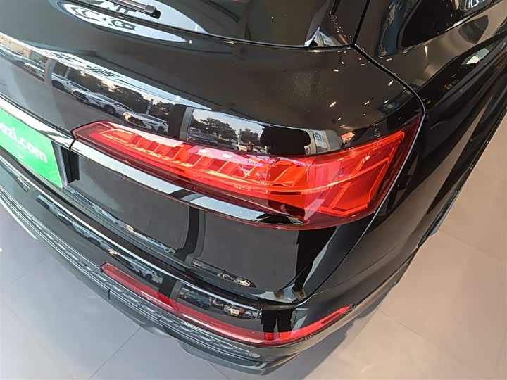 Фото 8 - Audi Q7