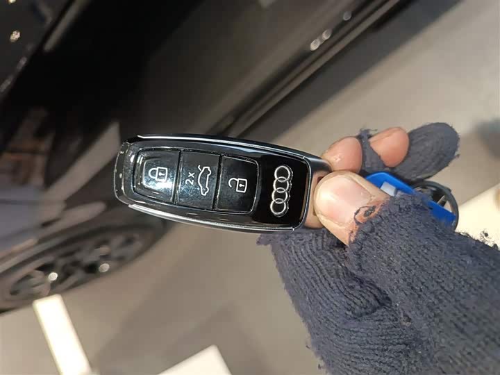 Фото 9 - Audi Q7