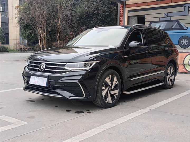 Фото 1 - Volkswagen Tiguan L Pro